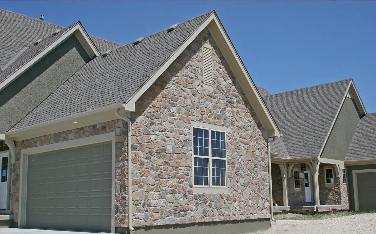 House facade in Tuscany Fieldstone veneer, Sienna colour