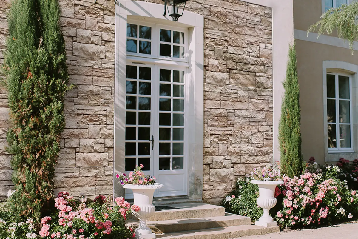 House facade in Alverstone natural stone, Champagne